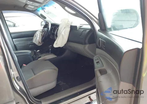 2013 Toyota Tacoma Base V6 z USA, uszkodzony, nr VIN 3TMLU4EN4DM118438